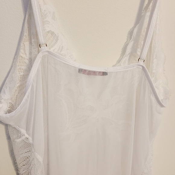 Avidlove | Classic White Lace Asymmetrical Hem Teddy or Chemise (Size XL) - Picture 8 of 10